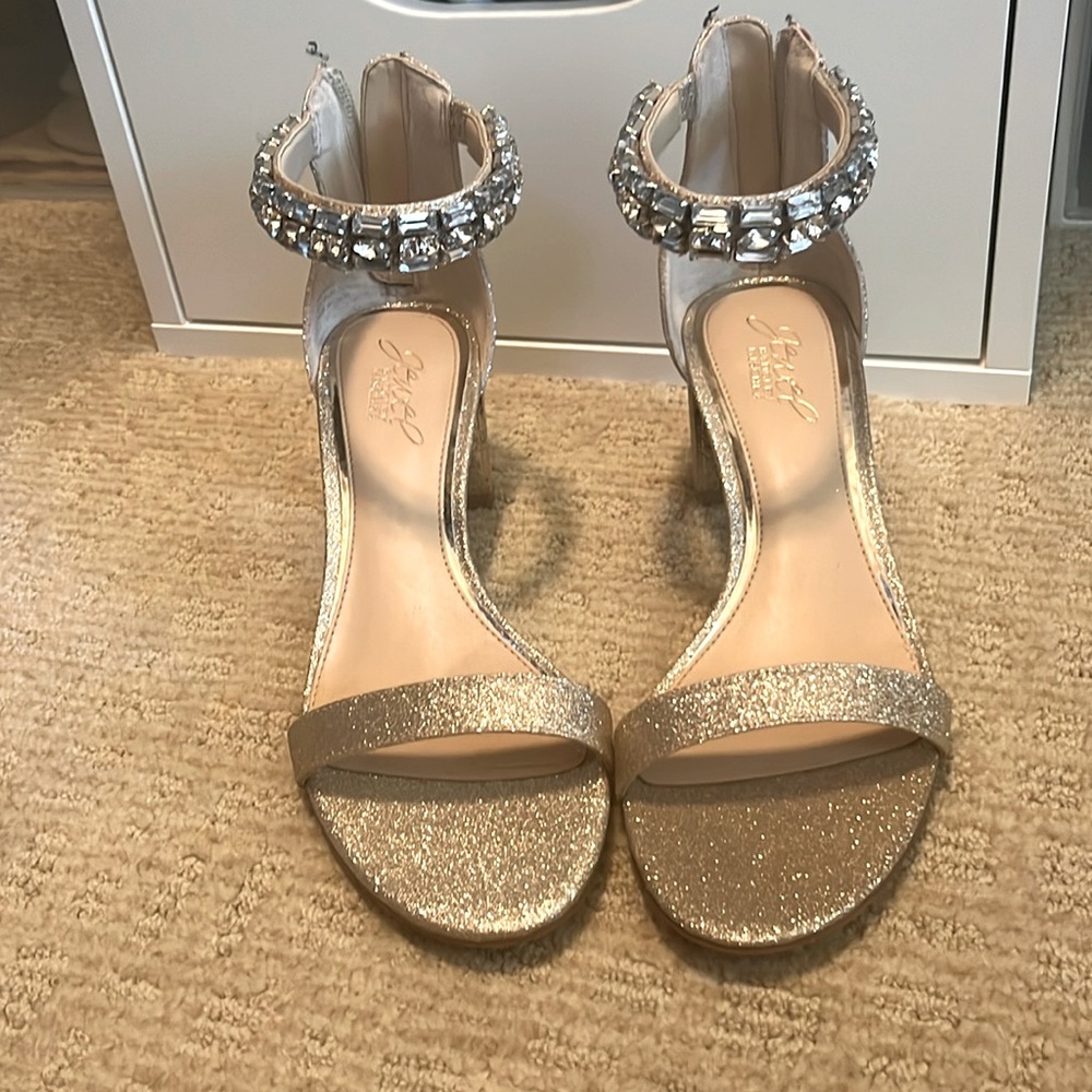 Jewel by Badger Mischka block heels